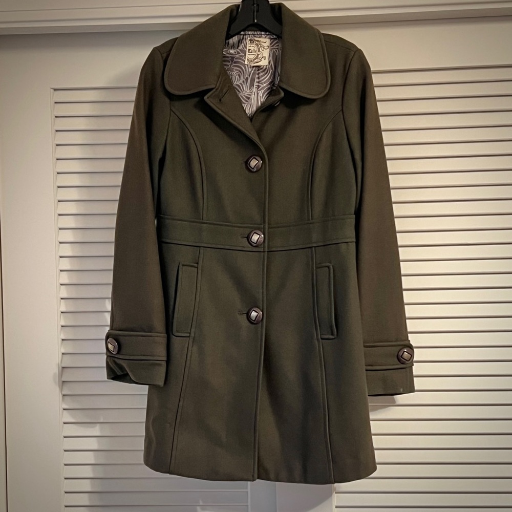 Classic Style Wool Coat by Tulle.  Olive Green. Size Small